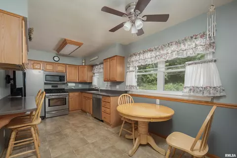 1173 34th St, Moline, IL 61265 photo 10
