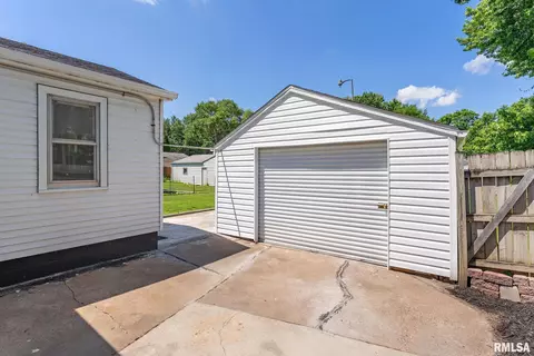 209 45th St, Moline, IL 61265 photo 18