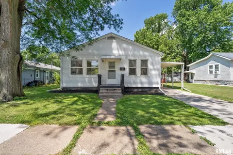 209 45th St, Moline, IL 61265