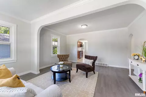 209 45th St, Moline, IL 61265 photo 5