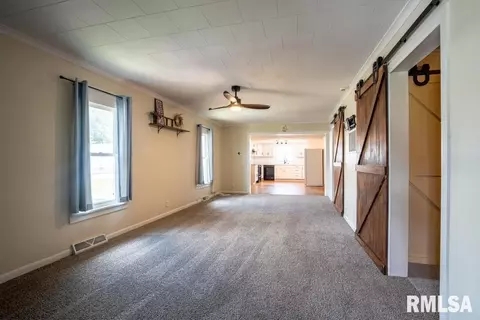 606 S Mulkey St, Christopher, IL 62822 photo 9