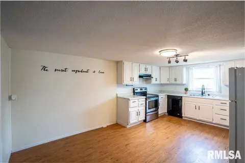 606 S Mulkey St, Christopher, IL 62822 photo 14