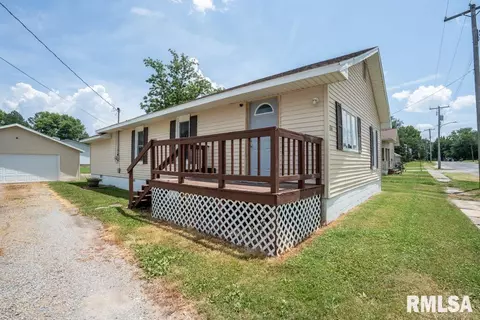 606 S Mulkey St, Christopher, IL 62822