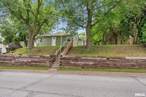 1614 W 15th St, Davenport, IA 52804