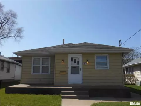 1239 E Dover Ct, Davenport, IA 52803