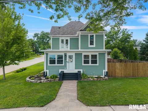 128 S 2nd St, Le Claire, IA 52753