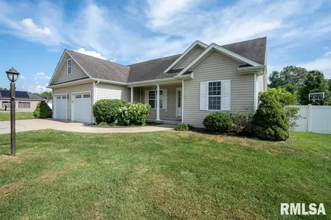 400 Eric Dr, Herrin, IL 62948 photo 2