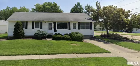 204 3rd Ave, Dewitt, IA 52742