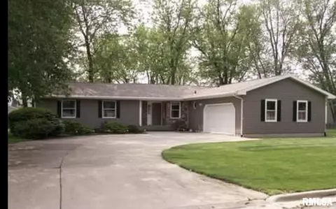 715 Pine St, Wilton, IA 52778