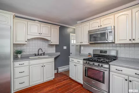 2523 29th St, Moline, IL 61265 photo 5