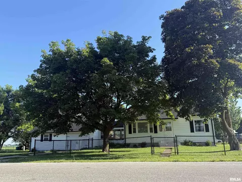 704 Washington St, New Windsor, IL 61465