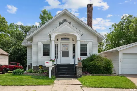 1515 Fulton Ct, Davenport, IA 52803