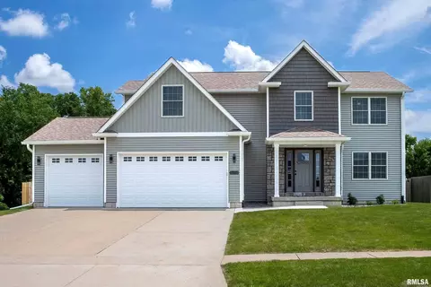 711 Deer Woods Dr, Davenport, IA 52802