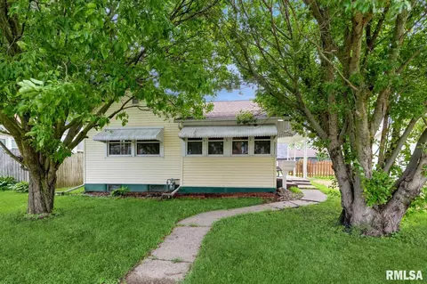 2511 N 4th St, Clinton, IA 52732