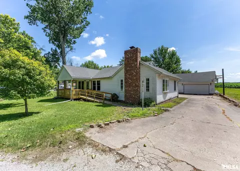 223 4th St E, Andalusia, IL 61232