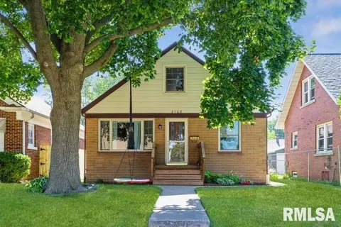 2108 11th St, Moline, IL 61265