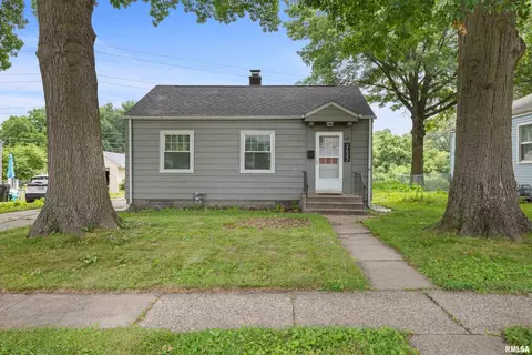 2633 Esplanade Ave, Davenport, IA 52803