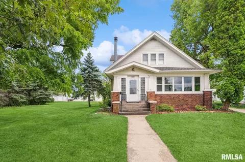 506 Fulton St, Grand Mound, IA 52751