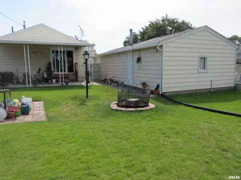 428 5th St E, Milan, IL 61264 photo 2