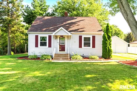 109 W 19th Ave, Coal Valley, IL 61240