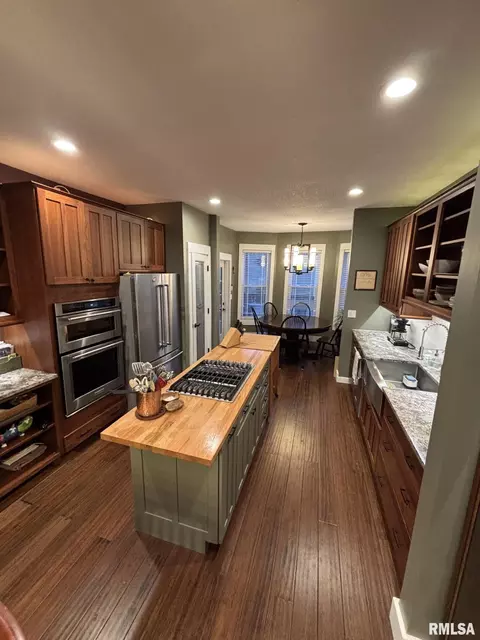 4100 River Dr, Moline, IL 61265 photo 11
