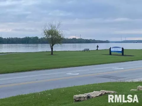4100 River Dr, Moline, IL 61265 photo 38