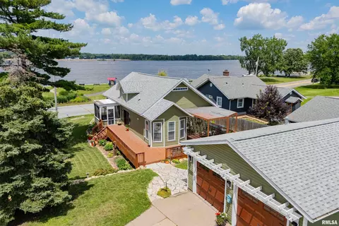 4100 River Dr, Moline, IL 61265