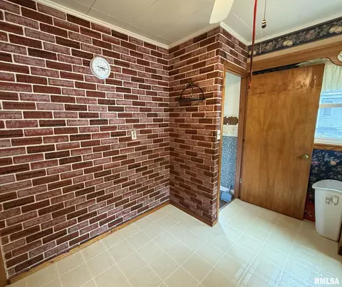 341 Willard St, Kewanee, IL 61443 photo 10