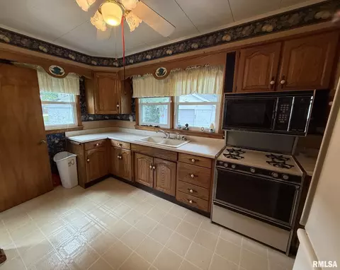 341 Willard St, Kewanee, IL 61443 photo 12
