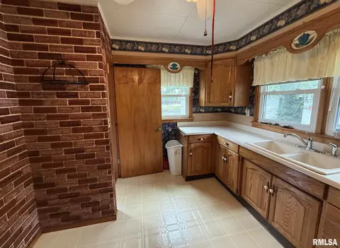 341 Willard St, Kewanee, IL 61443 photo 9