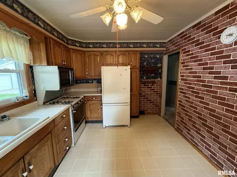 341 Willard St, Kewanee, IL 61443 photo 7