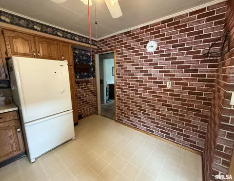 341 Willard St, Kewanee, IL 61443 photo 8