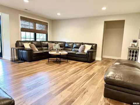 582 E Mill St, Kewanee, IL 61443 photo 31