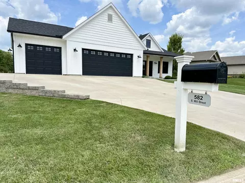 582 E Mill St, Kewanee, IL 61443 photo 2