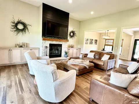582 E Mill St, Kewanee, IL 61443 photo 9
