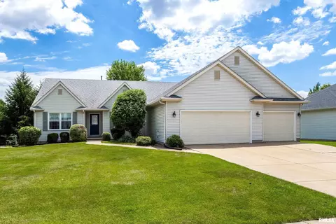 4649 E 49th Ct, Davenport, IA 52807