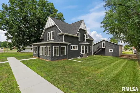 1103 Mulberry St, Bellevue, IA 52031