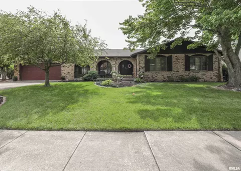 8527 W 17th St, Rock Island, IL 61201