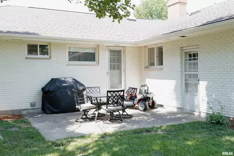 300 S 1st St, Camp Point, IL 62320 photo 18
