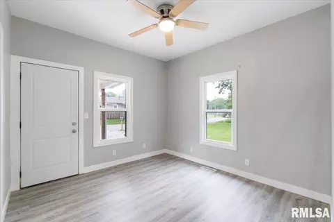 619 51st St, Moline, IL 61265 photo 6
