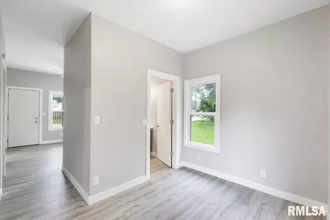 619 51st St, Moline, IL 61265 photo 9