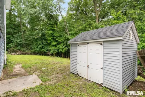 619 51st St, Moline, IL 61265 photo 5