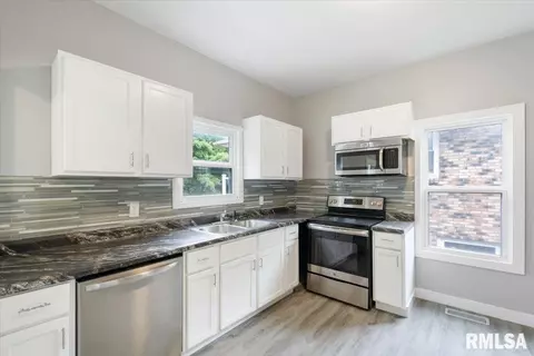 619 51st St, Moline, IL 61265 photo 13