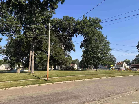 324 S Cottage St, Kewanee, IL 61443 photo 4
