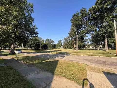 324 S Cottage St, Kewanee, IL 61443 photo 5