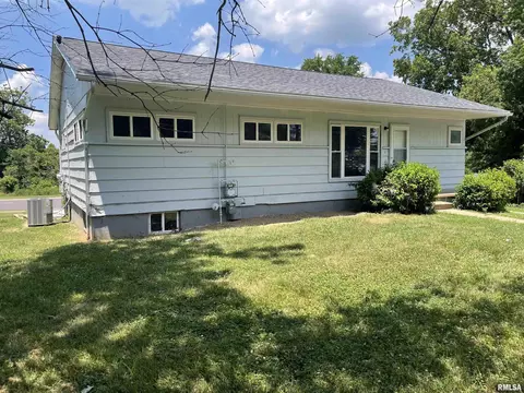 304 Lynda Dr, Carbondale, IL 62901