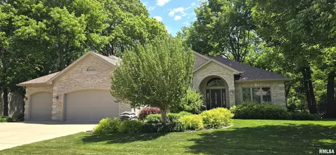 801 E 7th St, Coal Valley, IL 61240