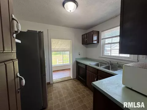 1935 42nd St, Moline, IL 61265 photo 7