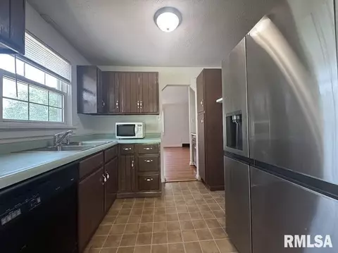 1935 42nd St, Moline, IL 61265 photo 5