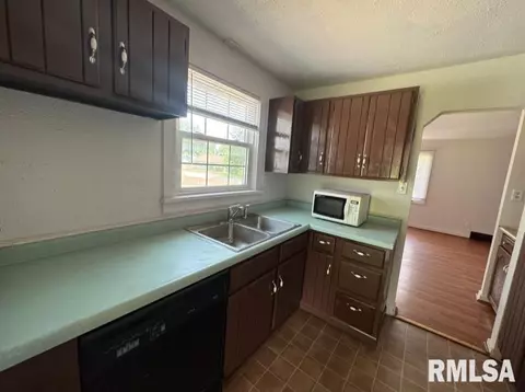 1935 42nd St, Moline, IL 61265 photo 8